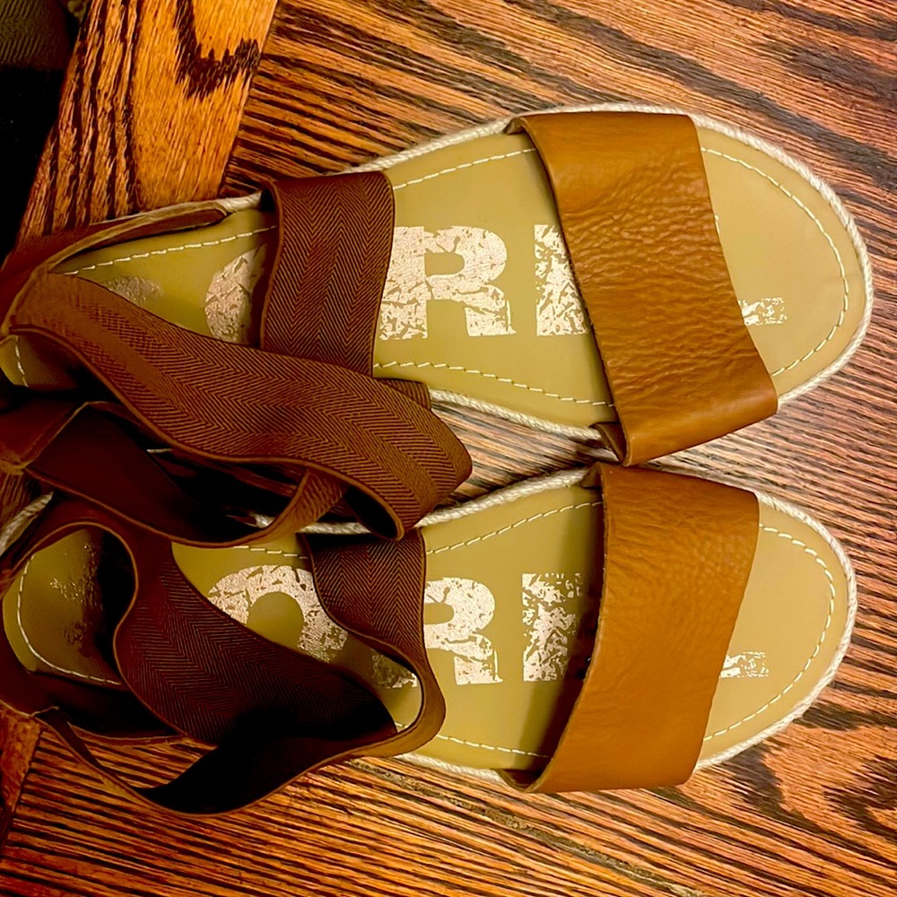 Sorel sandals- new!
